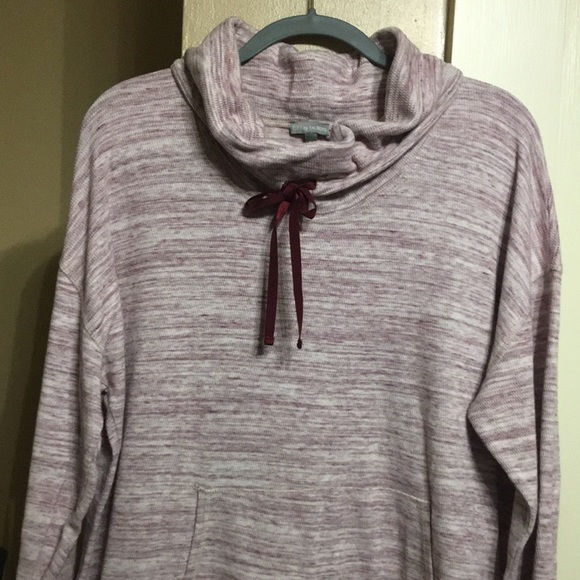 It is a knit with long sleeves It’s comfortable and warm. - Picture 1 of 4